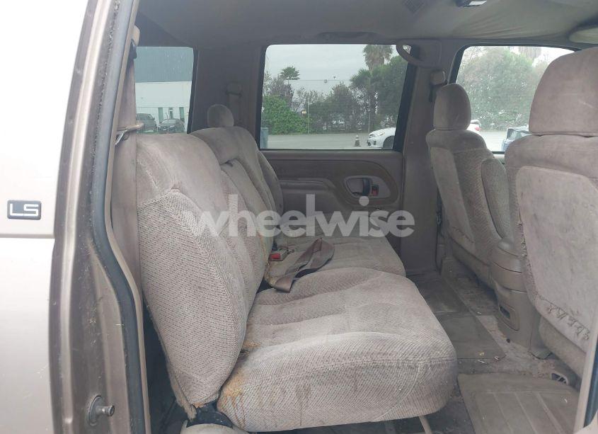 Photo 8 of 1996 Chevrolet Suburban C1500 (VIN 3GNEC16R3TG101906)