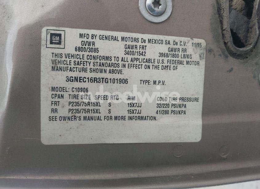 Photo 9 of 1996 Chevrolet Suburban C1500 (VIN 3GNEC16R3TG101906)