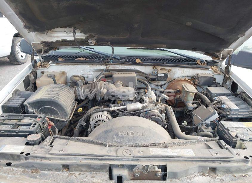 Photo 10 of 1998 Chevrolet Suburban 1500 (VIN 3GNEC16R4WG135454)