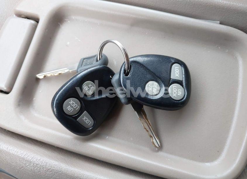 Photo 11 of 1998 Chevrolet Suburban 1500 (VIN 3GNEC16R4WG135454)