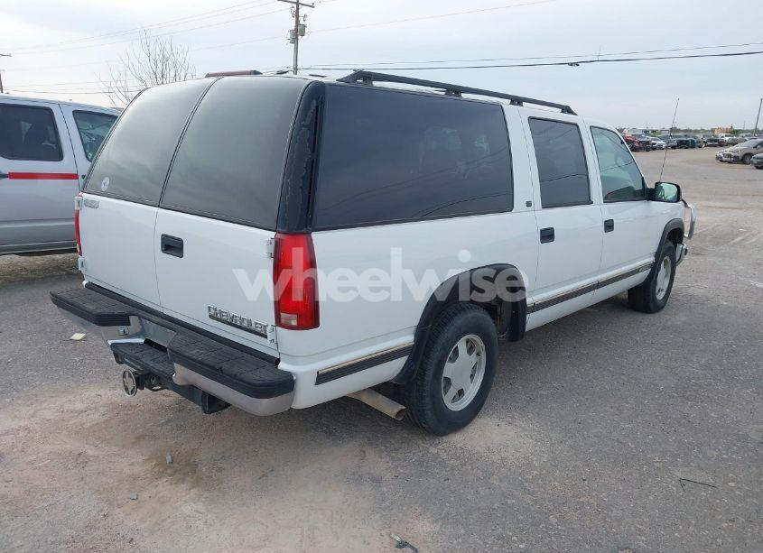 Photo 4 of 1998 Chevrolet Suburban 1500 (VIN 3GNEC16R4WG135454)