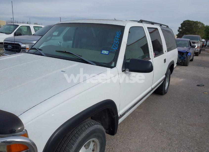 Photo 6 of 1998 Chevrolet Suburban 1500 (VIN 3GNEC16R4WG135454)