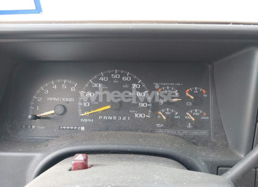 Photo 7 of 1998 Chevrolet Suburban 1500 (VIN 3GNEC16R4WG135454)