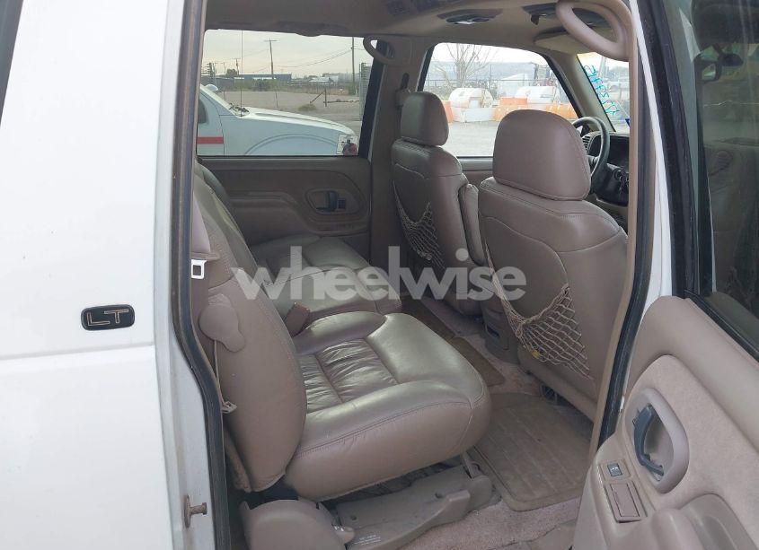 Photo 8 of 1998 Chevrolet Suburban 1500 (VIN 3GNEC16R4WG135454)