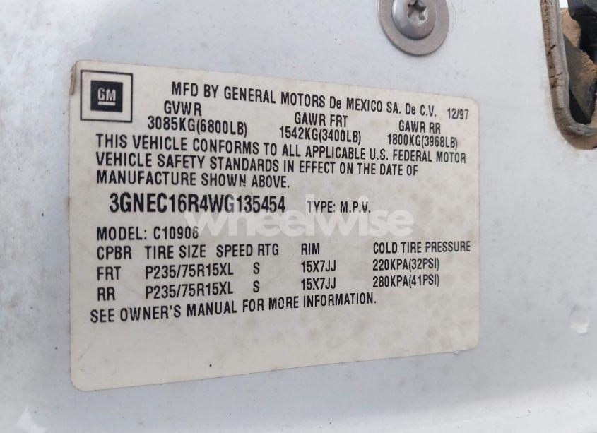 Photo 9 of 1998 Chevrolet Suburban 1500 (VIN 3GNEC16R4WG135454)