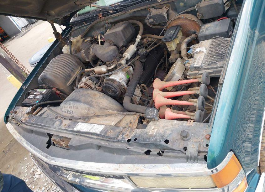 Photo 10 of 1997 Chevrolet Suburban 1500 (VIN 3GNEC16R6VG109145)