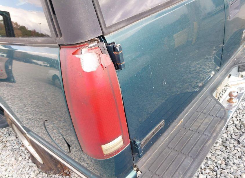 Photo 12 of 1997 Chevrolet Suburban 1500 (VIN 3GNEC16R6VG109145)