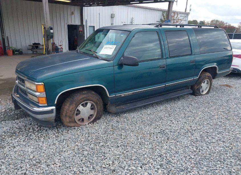 Photo 2 of 1997 Chevrolet Suburban 1500 (VIN 3GNEC16R6VG109145)