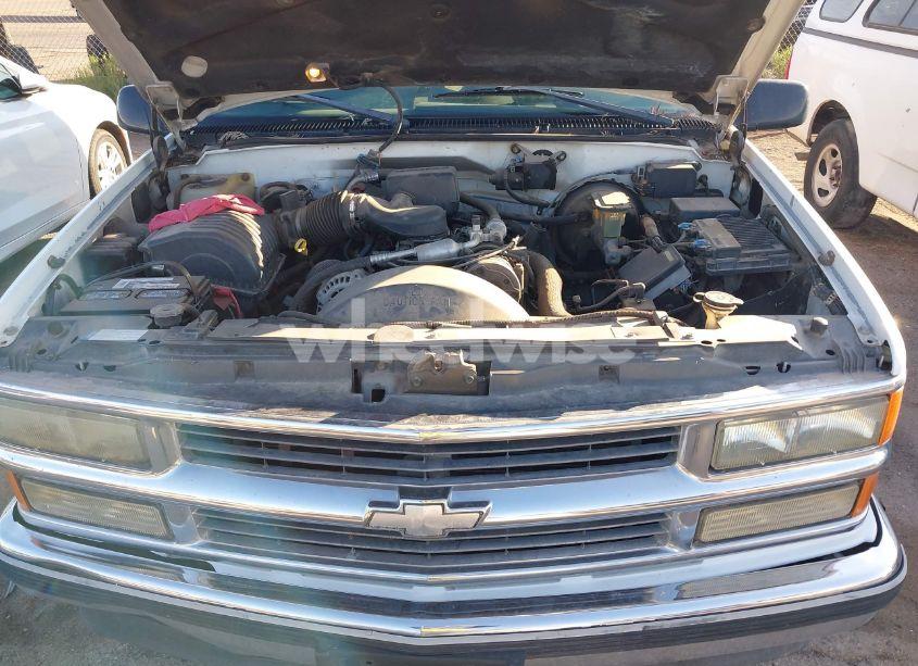 Photo 10 of 1998 Chevrolet Suburban 1500 (VIN 3GNEC16R7WG140146)