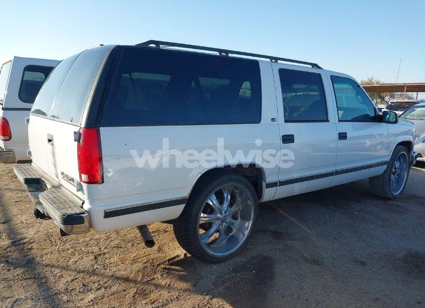 Photo 12 of 1998 Chevrolet Suburban 1500 (VIN 3GNEC16R7WG140146)