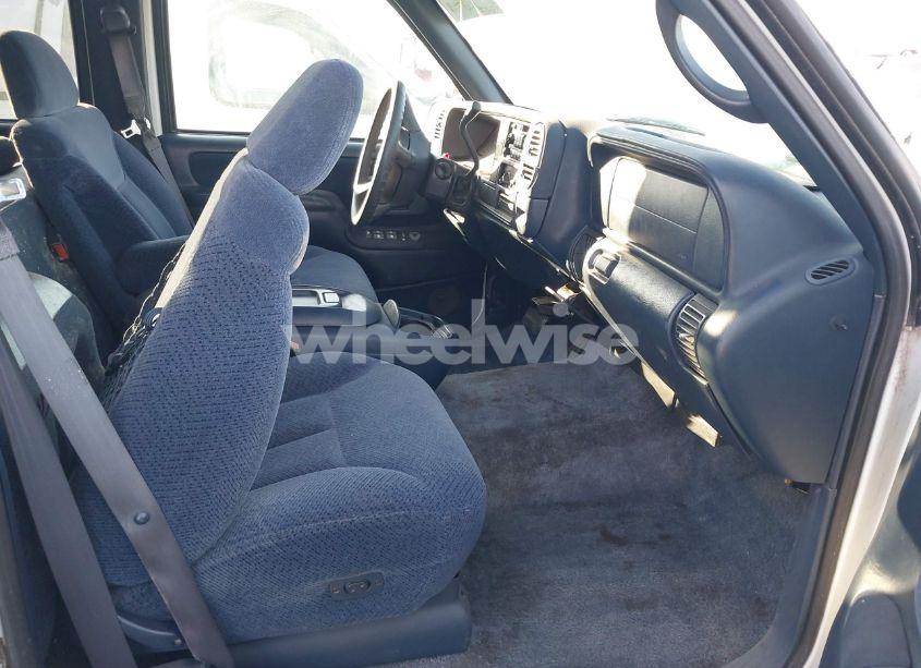 Photo 5 of 1998 Chevrolet Suburban 1500 (VIN 3GNEC16R7WG140146)