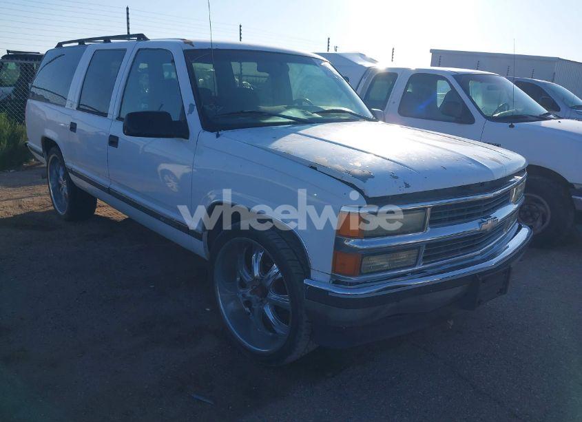 Photo 6 of 1998 Chevrolet Suburban 1500 (VIN 3GNEC16R7WG140146)