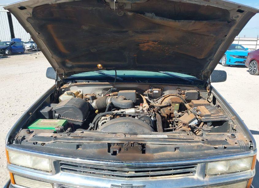 Photo 10 of 1999 Chevrolet Suburban 1500 LT (VIN 3GNEC16R8XG156146)