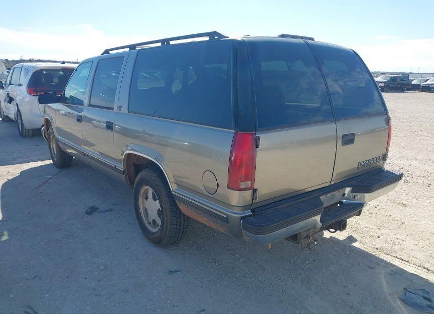 Photo 3 of 1999 Chevrolet Suburban 1500 LT (VIN 3GNEC16R8XG156146)