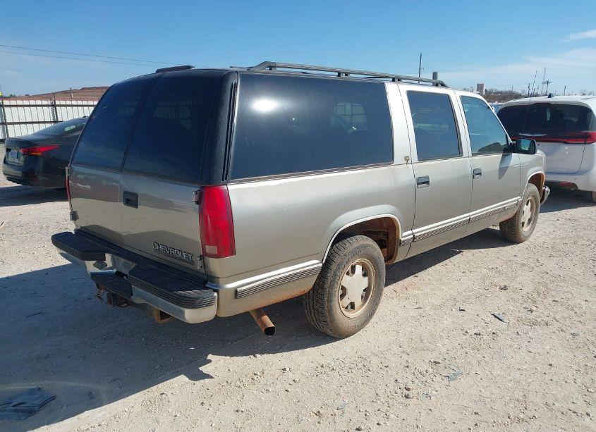 Photo 4 of 1999 Chevrolet Suburban 1500 LT (VIN 3GNEC16R8XG156146)