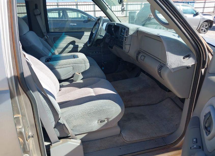 Photo 5 of 1999 Chevrolet Suburban 1500 LT (VIN 3GNEC16R8XG156146)