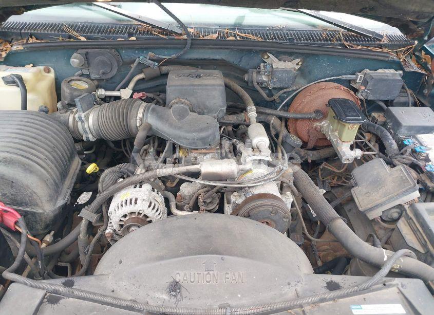 Photo 10 of 1996 Chevrolet Suburban C1500 (VIN 3GNEC16R9TG137633)