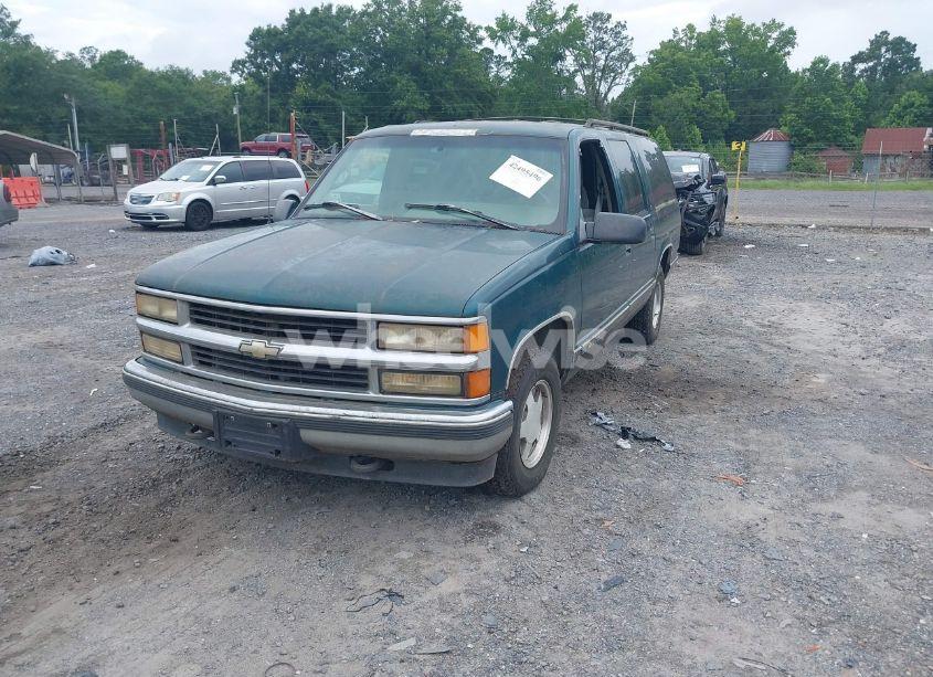Photo 2 of 1996 Chevrolet Suburban C1500 (VIN 3GNEC16R9TG137633)