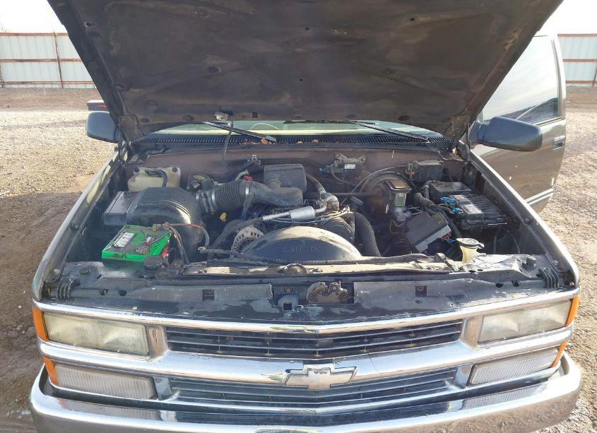 Photo 10 of 1997 Chevrolet Suburban 1500 (VIN 3GNEC16R9VG144567)