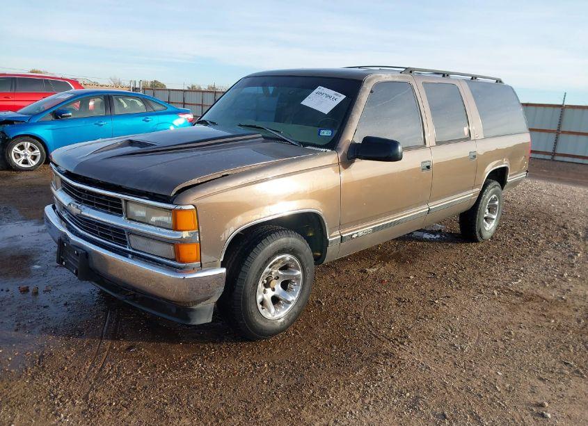 Photo 2 of 1997 Chevrolet Suburban 1500 (VIN 3GNEC16R9VG144567)