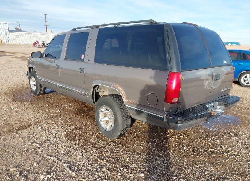 Photo 3 of 1997 Chevrolet Suburban 1500 (VIN 3GNEC16R9VG144567)