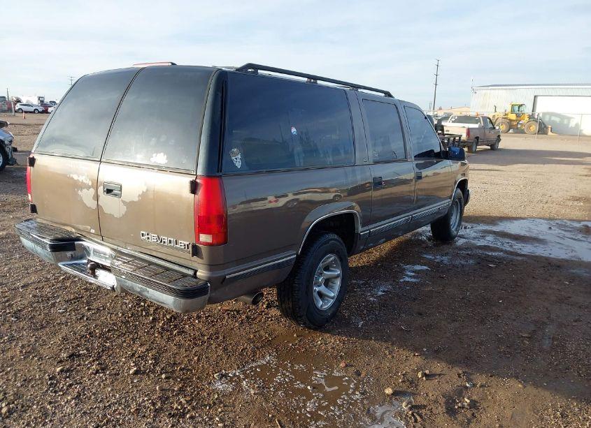 Photo 4 of 1997 Chevrolet Suburban 1500 (VIN 3GNEC16R9VG144567)
