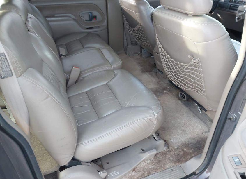 Photo 8 of 1997 Chevrolet Suburban 1500 (VIN 3GNEC16R9VG144567)
