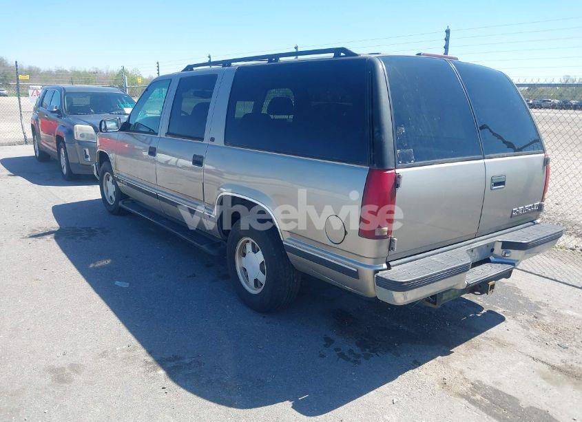 Photo 3 of 1999 Chevrolet Suburban 1500 LT (VIN 3GNEC16R9XG253081)