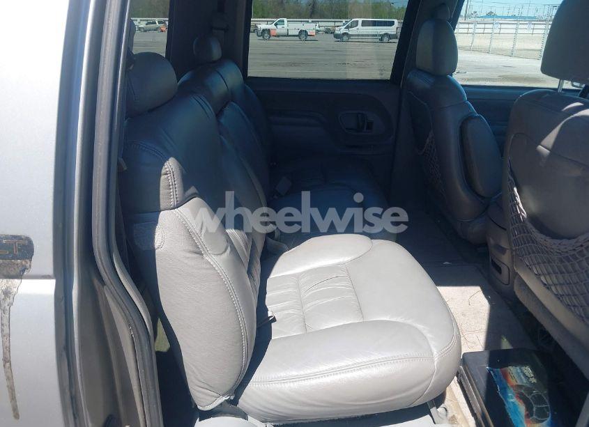 Photo 8 of 1999 Chevrolet Suburban 1500 LT (VIN 3GNEC16R9XG253081)