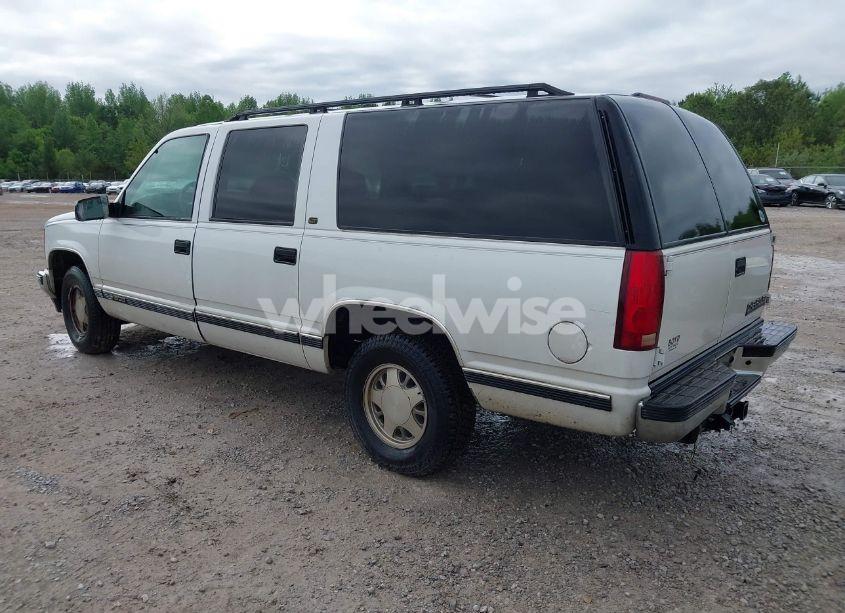 Photo 3 of 1999 Chevrolet Suburban 1500 LT (VIN 3GNEC16RXXG169156)