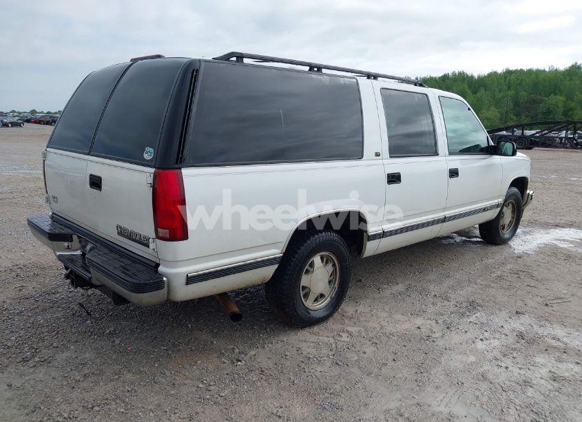 Photo 4 of 1999 Chevrolet Suburban 1500 LT (VIN 3GNEC16RXXG169156)