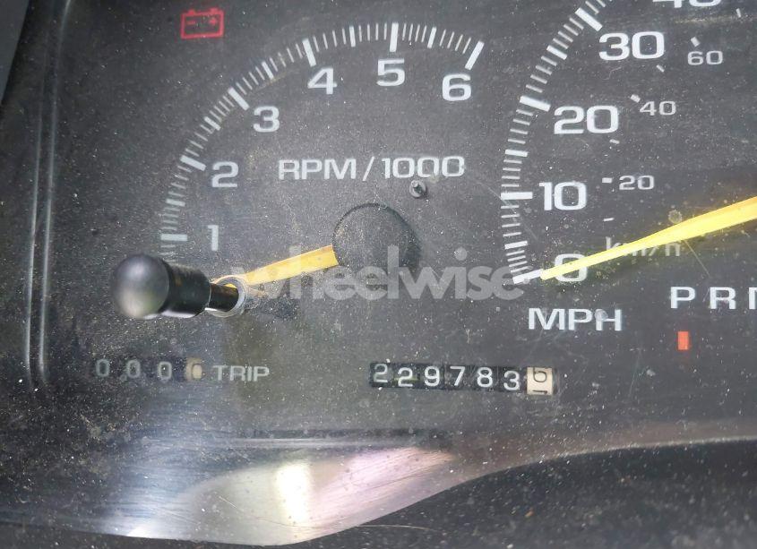 Photo 7 of 1999 Chevrolet Suburban 1500 LT (VIN 3GNEC16RXXG169156)
