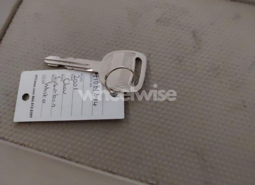 Photo 11 of 2001 Chevrolet Suburban 1500 LT (VIN 3GNEC16T01G262190)