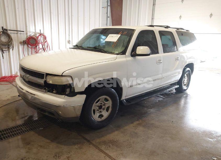 Photo 2 of 2001 Chevrolet Suburban 1500 LT (VIN 3GNEC16T01G262190)