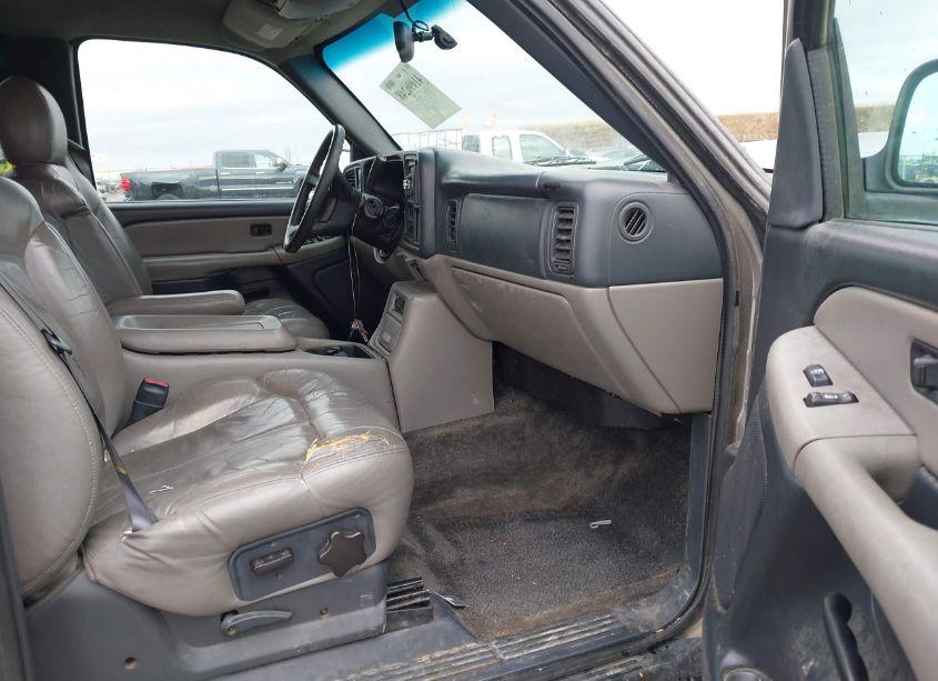 Photo 5 of 2000 Chevrolet Suburban 1500 LS (VIN 3GNEC16T0YG227434)