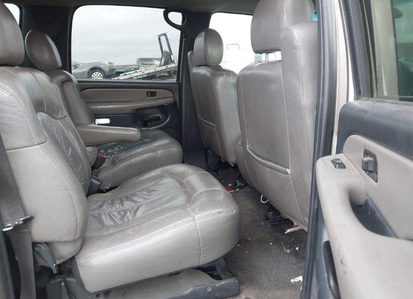 Photo 8 of 2000 Chevrolet Suburban 1500 LS (VIN 3GNEC16T0YG227434)