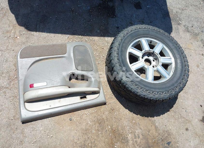 Photo 12 of 2000 Chevrolet Suburban 1500 LS (VIN 3GNEC16T1YG131974)