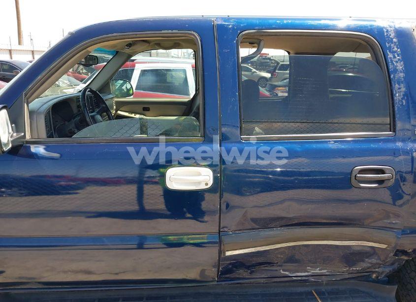 Photo 15 of 2000 Chevrolet Suburban 1500 LS (VIN 3GNEC16T1YG131974)