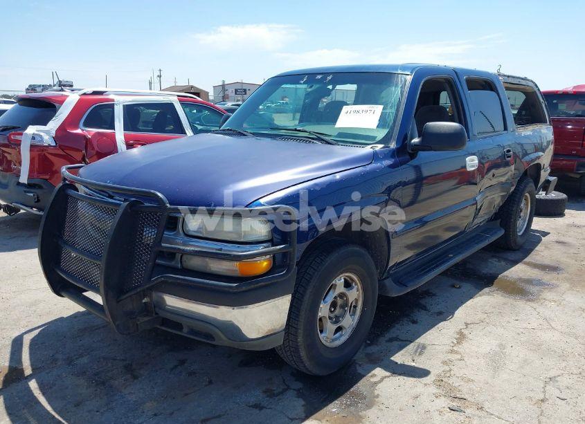 Photo 2 of 2000 Chevrolet Suburban 1500 LS (VIN 3GNEC16T1YG131974)
