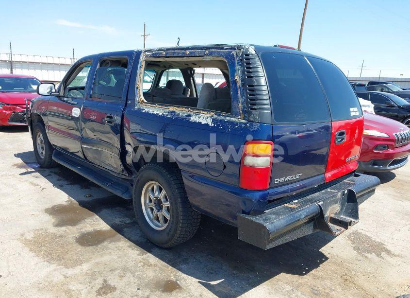 Photo 3 of 2000 Chevrolet Suburban 1500 LS (VIN 3GNEC16T1YG131974)