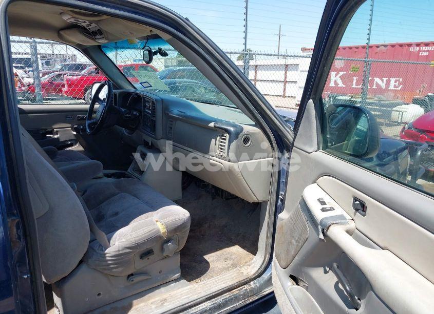 Photo 5 of 2000 Chevrolet Suburban 1500 LS (VIN 3GNEC16T1YG131974)