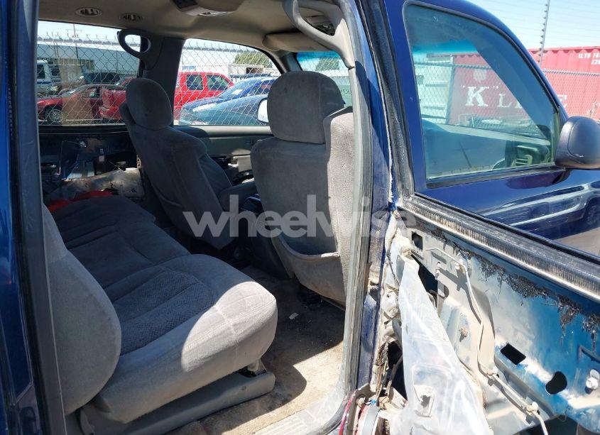 Photo 8 of 2000 Chevrolet Suburban 1500 LS (VIN 3GNEC16T1YG131974)