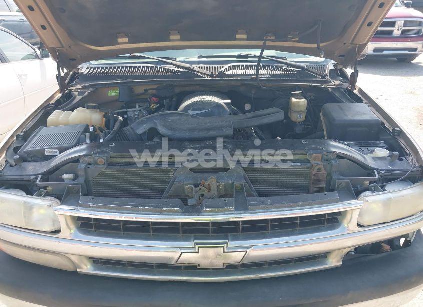 Photo 10 of 2001 Chevrolet Suburban 1500 LT (VIN 3GNEC16T21G214738)