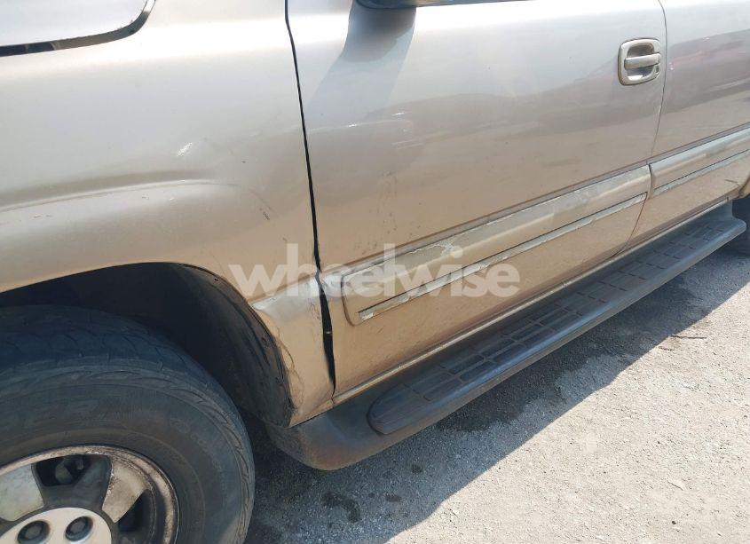 Photo 6 of 2001 Chevrolet Suburban 1500 LT (VIN 3GNEC16T21G214738)