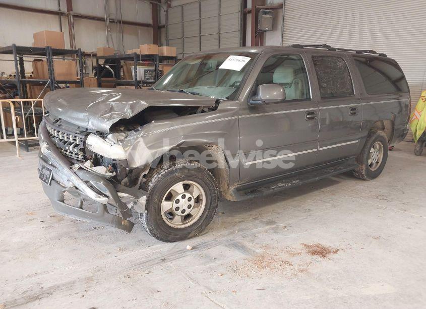 Photo 2 of 2001 Chevrolet Suburban 1500 LT (VIN 3GNEC16T21G222550)