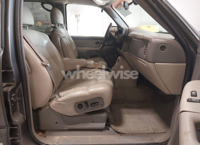 Photo 5 of 2001 Chevrolet Suburban 1500 LT (VIN 3GNEC16T21G222550)