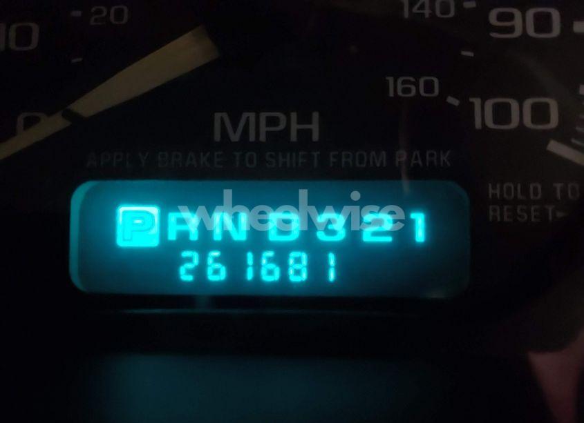 Photo 7 of 2001 Chevrolet Suburban 1500 LT (VIN 3GNEC16T21G222550)