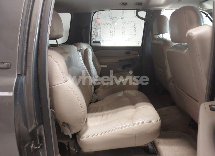 Photo 8 of 2001 Chevrolet Suburban 1500 LT (VIN 3GNEC16T21G222550)