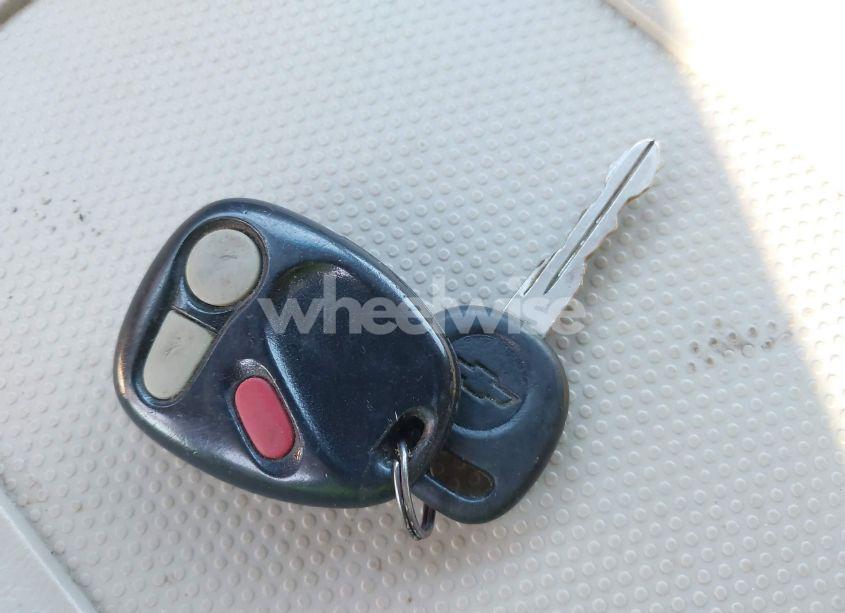 Photo 11 of 2000 Chevrolet Suburban 1500 LS (VIN 3GNEC16T2YG160030)