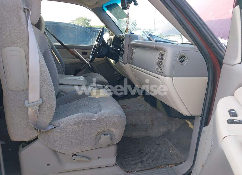 Photo 5 of 2000 Chevrolet Suburban 1500 LS (VIN 3GNEC16T2YG160030)